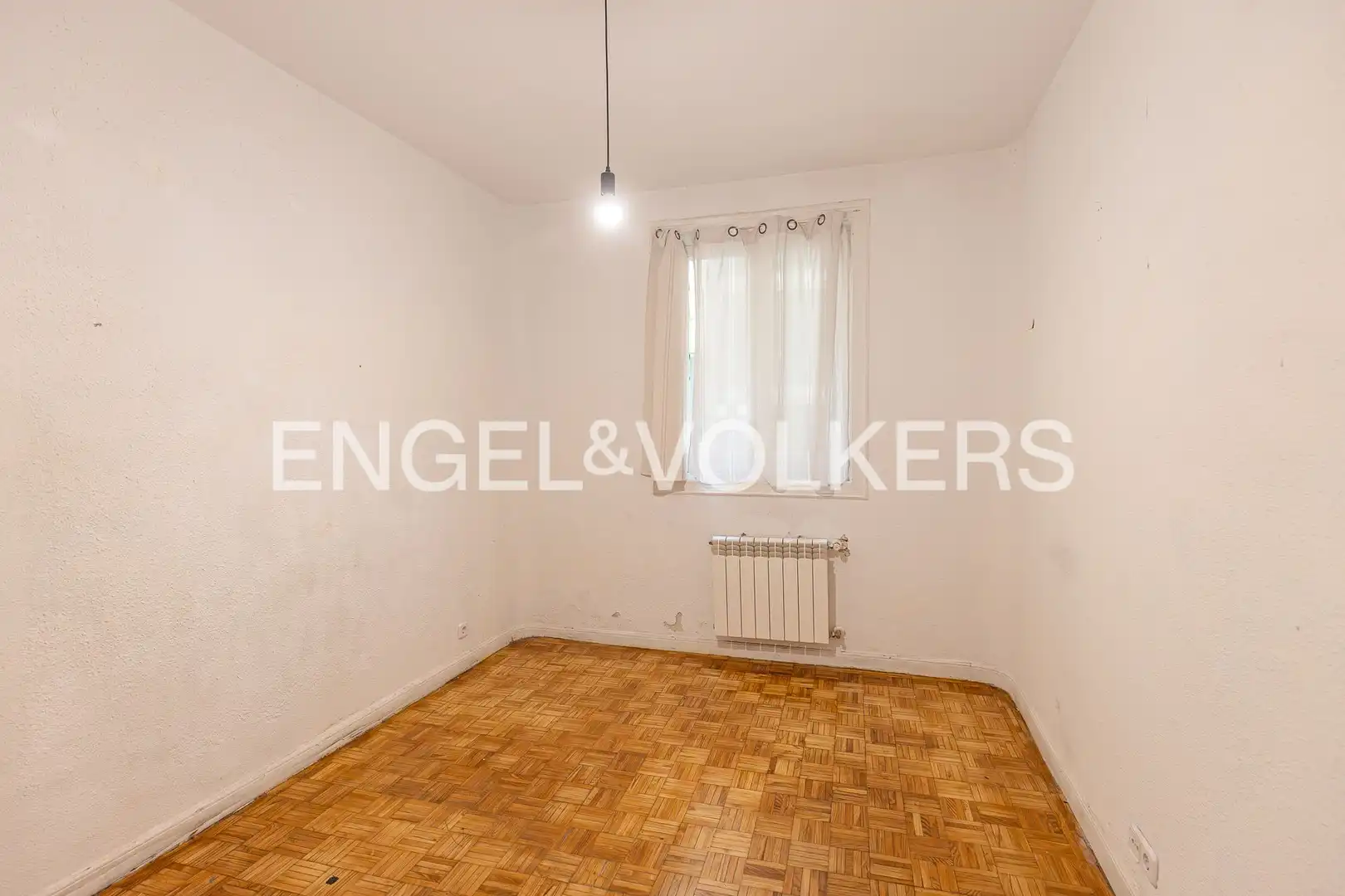 Piso en venta en Madrid con Calefacción y Balcón