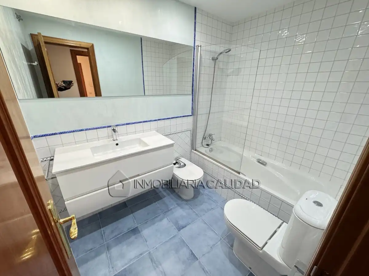 Bathroom of Flat for rent in Burgos  with Heating and Storage room