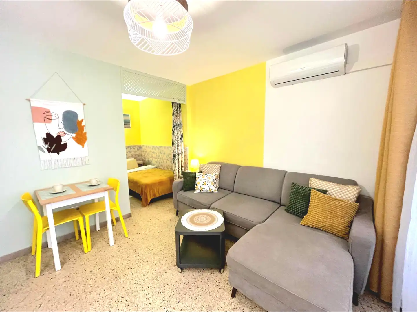 Sala de estar de Apartamento en venta en Salou con Aire acondicionado, Amueblado y Balcón
