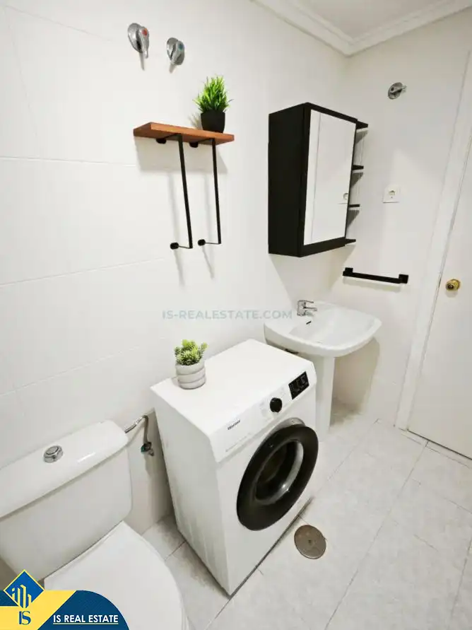 Badezimmer von Wohnung zum Verkauf in Torrevieja mit Klimaanlage, Heizung und Terrasse