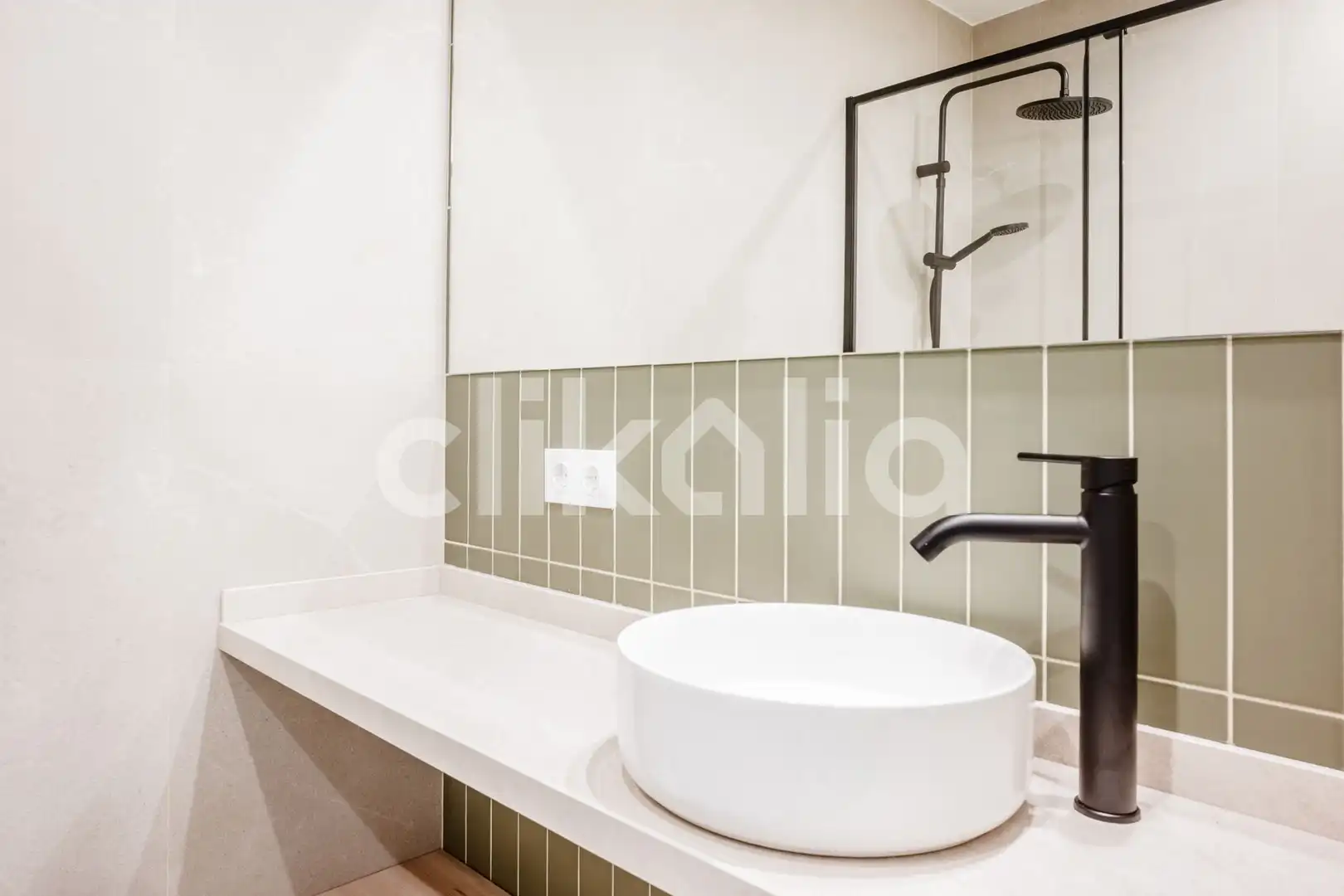 Baño de Piso en venta en Sevilla con Aire acondicionado y Terraza