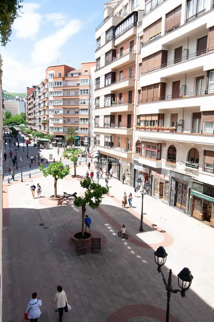 Außenansicht von Wohnung zur Miete in Bilbao  mit Klimaanlage, Heizung und Terrasse