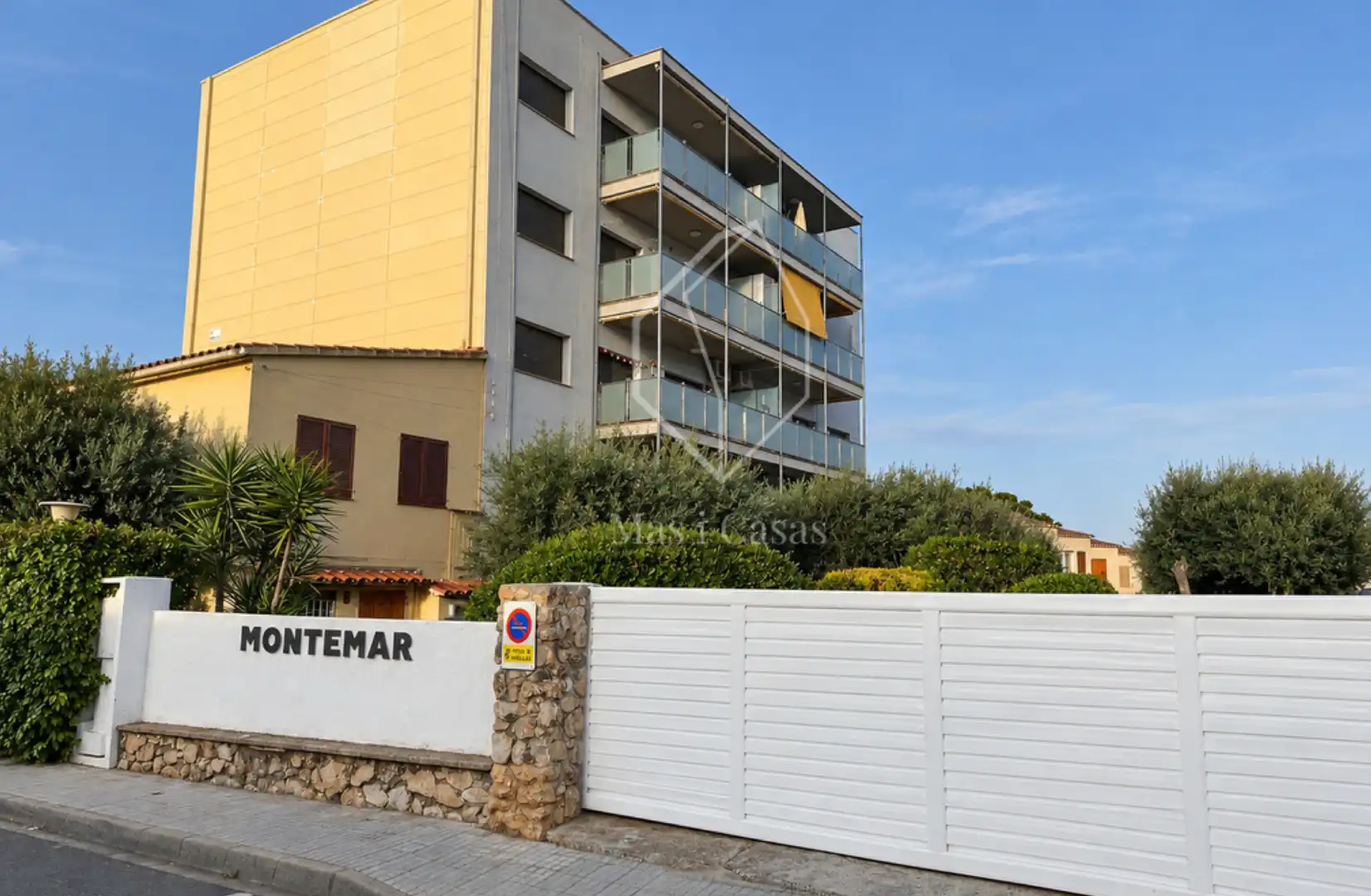 Vista exterior de Apartamento en venta en L'Escala con Aire acondicionado, Calefacción y Terraza