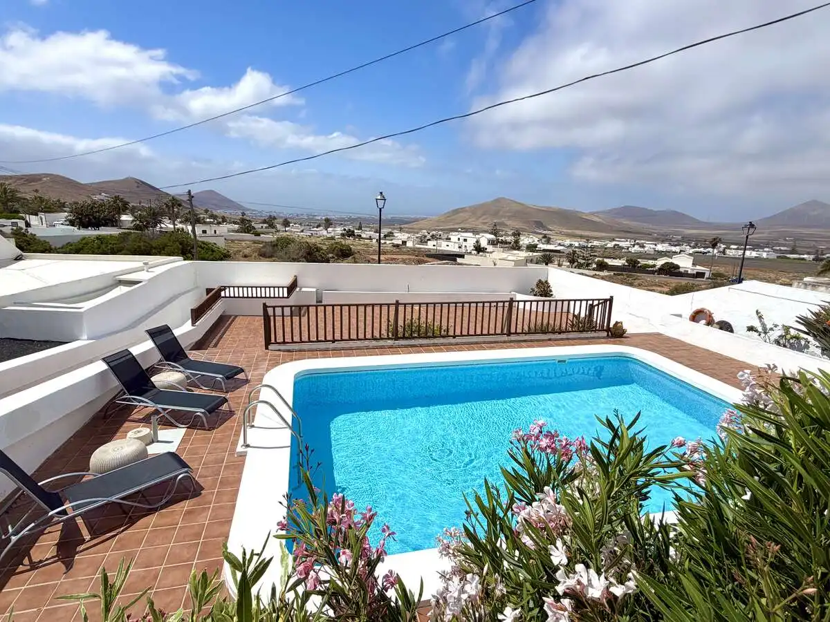 Vista exterior de Casa o chalet en venta en Teguise con Trastero y Amueblado