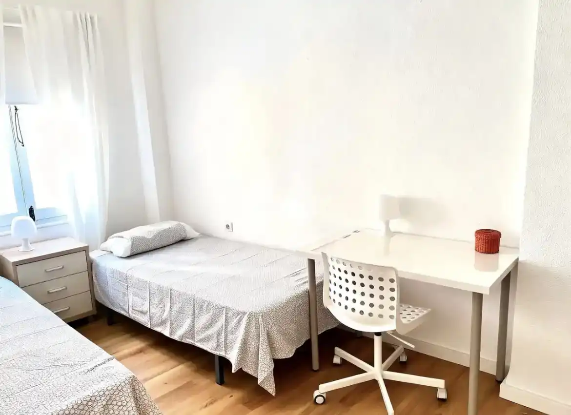 Bedroom of Flat for rent in Badalona