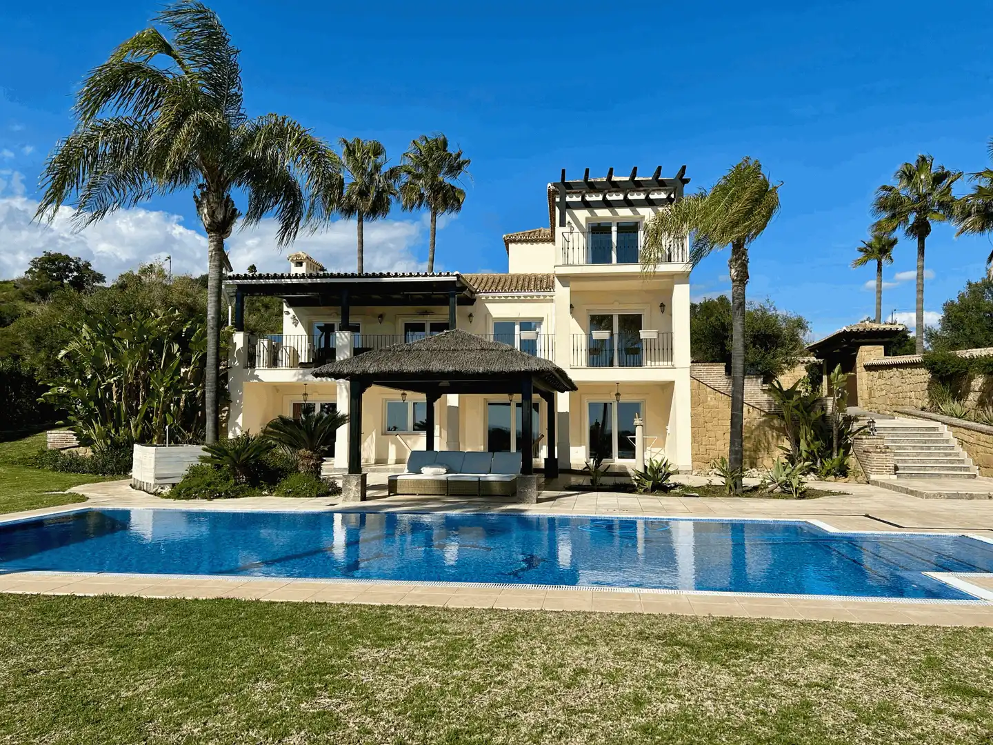 Casa amb piscina en venda a Selwo, imagen 3