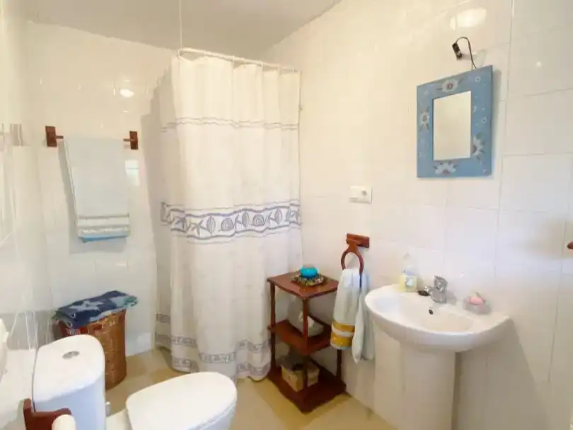 Bany de Pis en venda en Castilblanco de los Arroyos amb Aire condicionat i Jardí privat