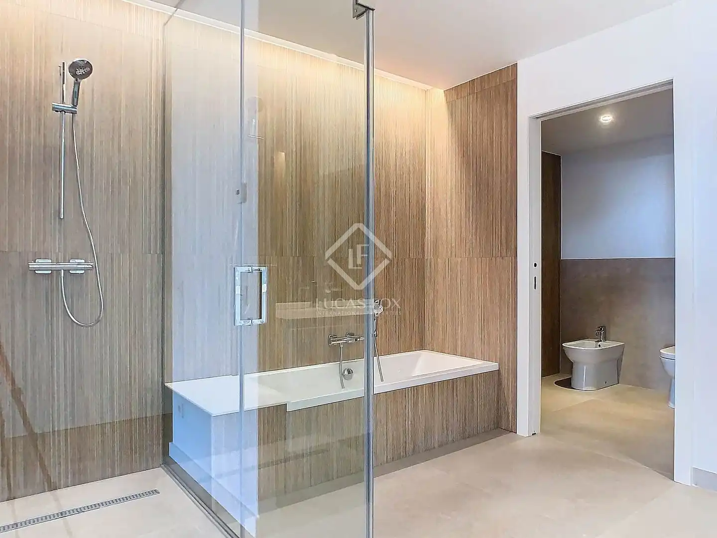 Baño de Casa o chalet en venta en Madrid con Aire acondicionado, Calefacción y Parquet