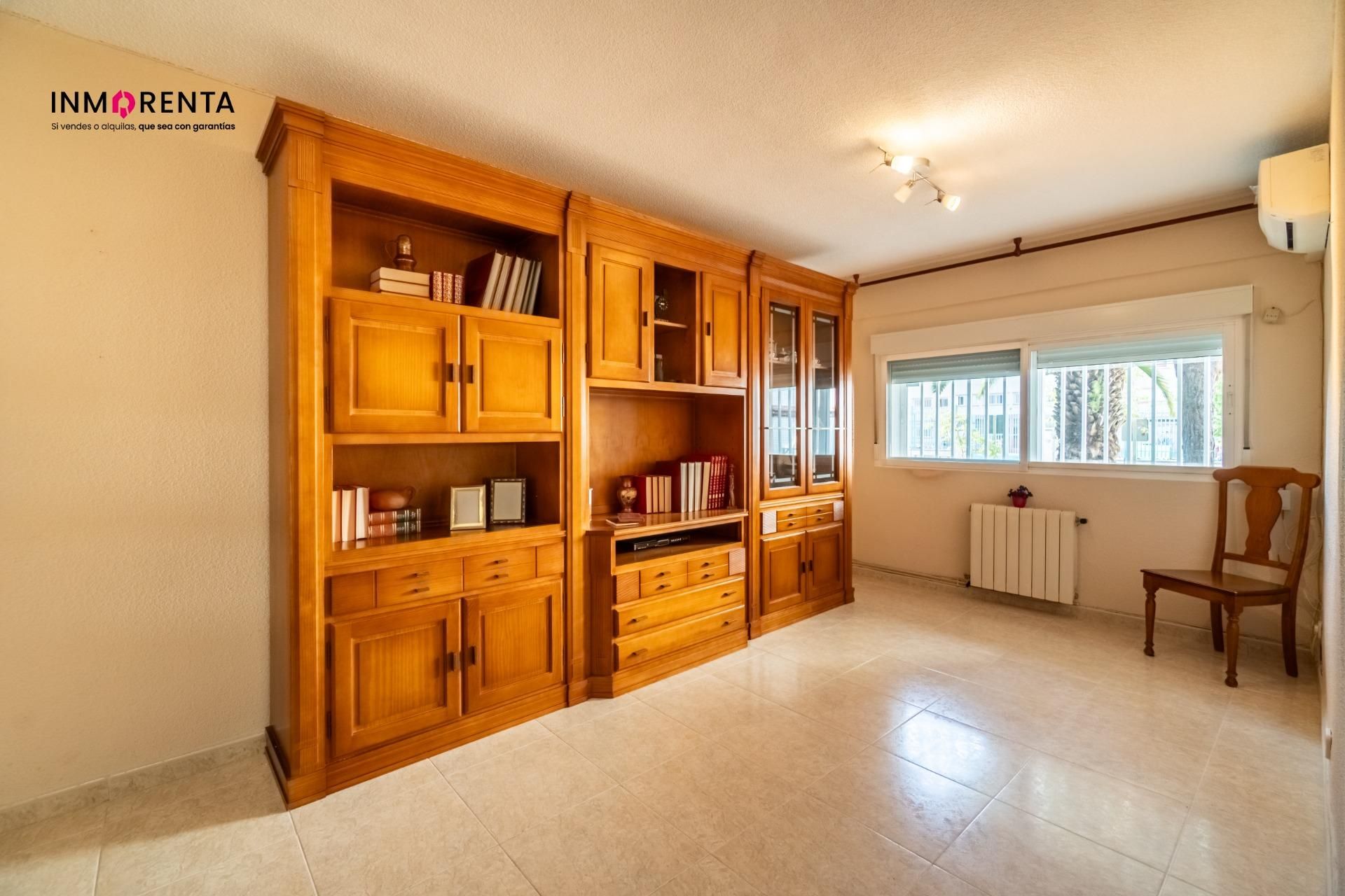 Living room of Flat for sale in  Madrid Capital  with Air Conditioner, Heating and Private garden