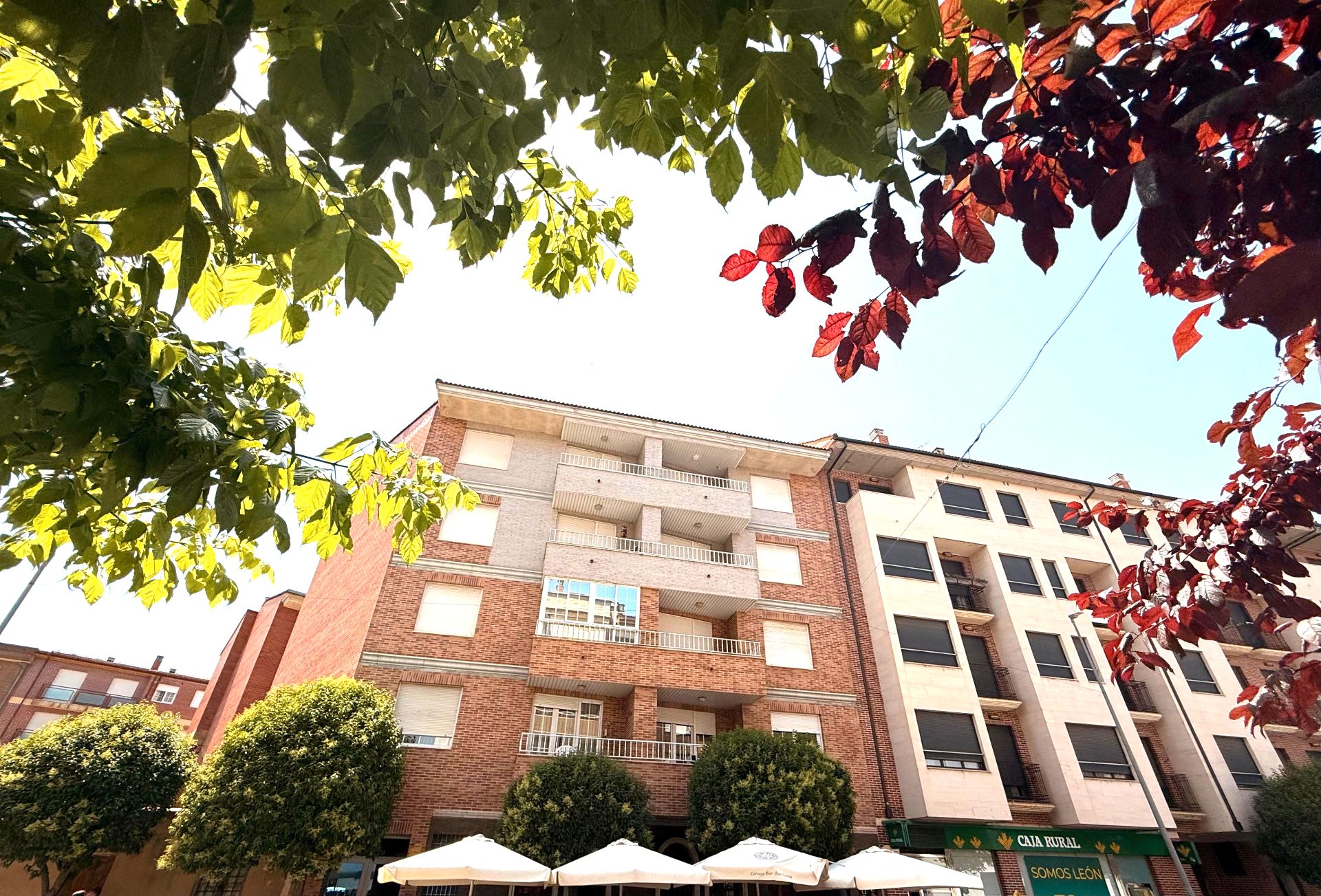Vista exterior de Apartament en venda en Valencia de Don Juan amb Calefacció, Parquet i Terrassa
