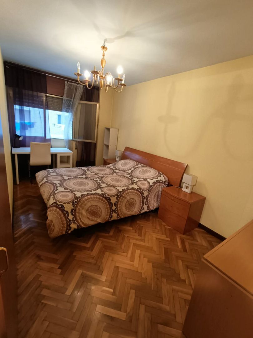 Dormitori de Pis de lloguer en  Zaragoza Capital amb Calefacció, Parquet i Moblat