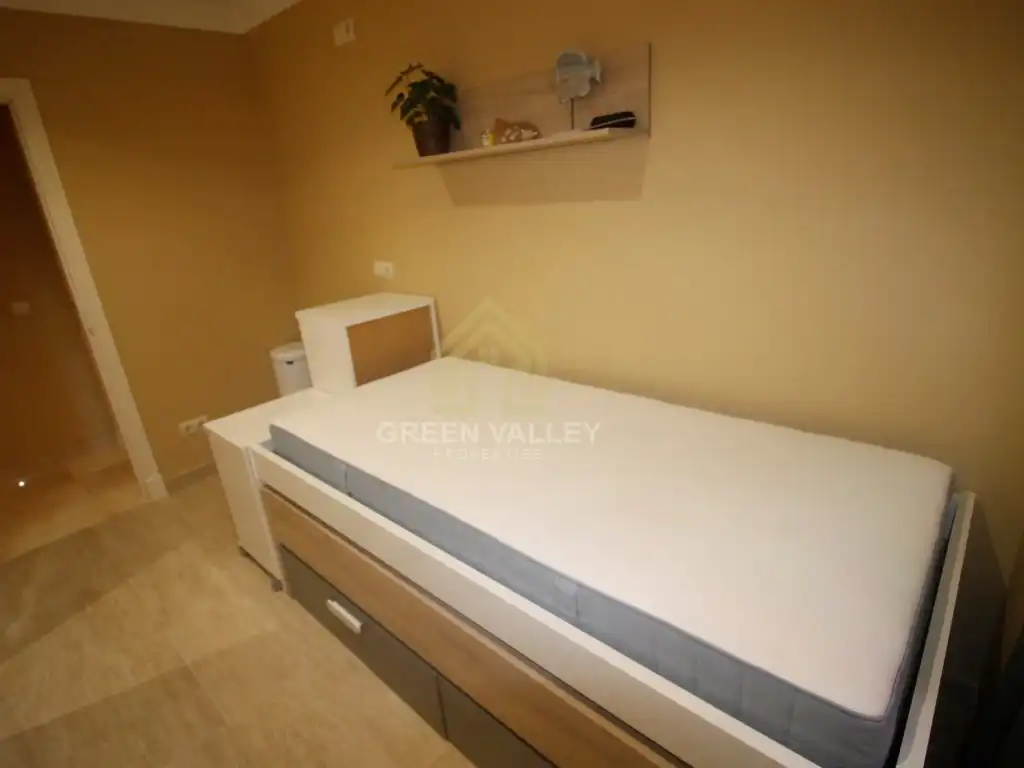 Schlafzimmer von Wohnung zum Verkauf in Marbella mit Klimaanlage, Privatgarten und Terrasse