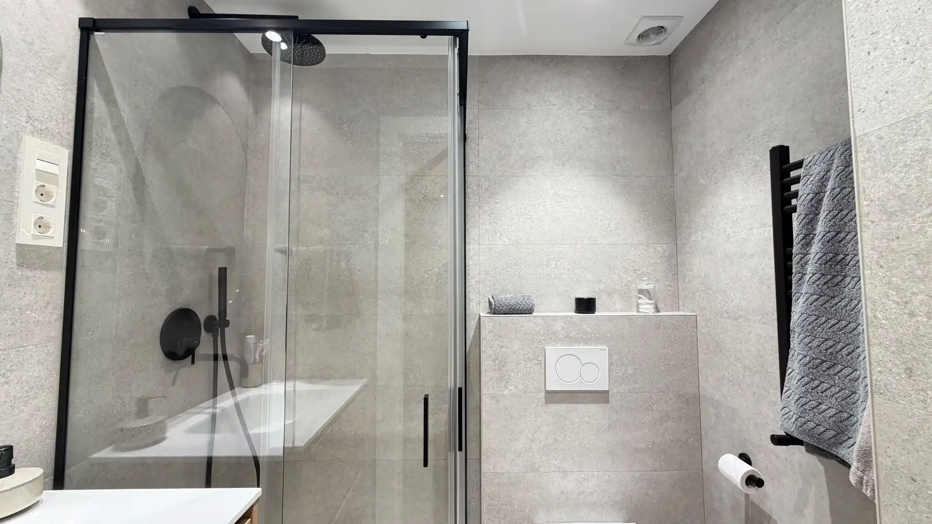 Bathroom of Flat for sale in Getxo   with Heating and Storage room
