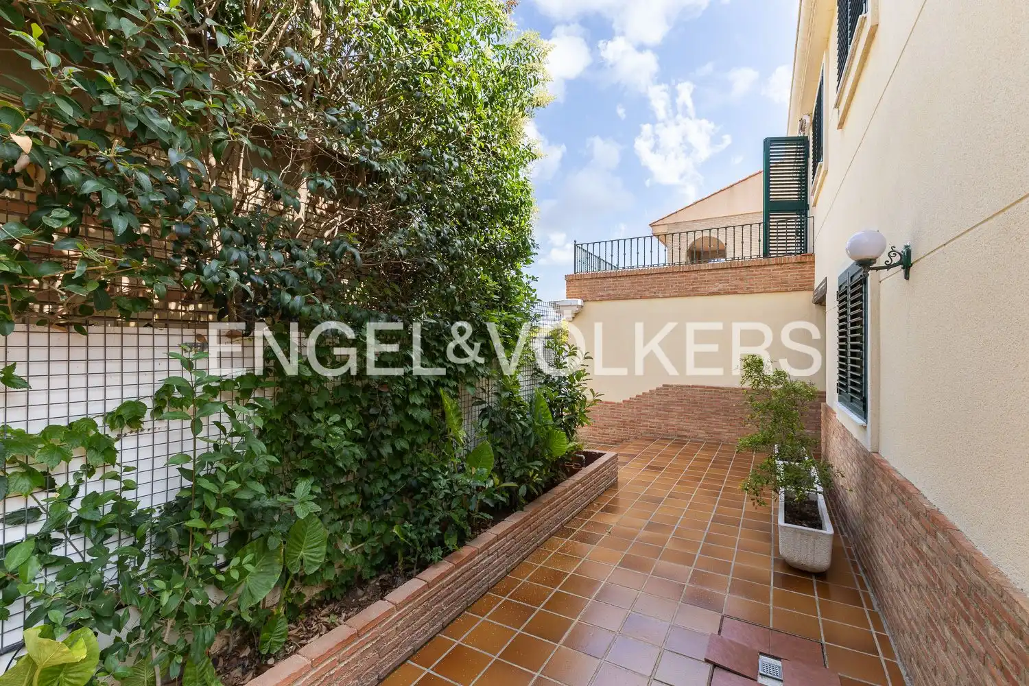 Terrassa de Casa o xalet en venda en Torrent amb Aire condicionat, Calefacció i Jardí privat