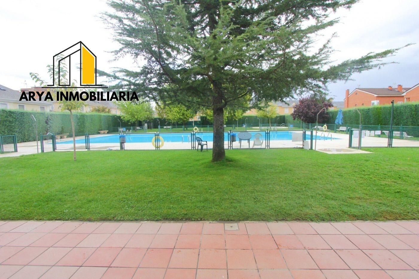 Swimming pool of Single-family semi-detached for sale in Torrejón de Ardoz  with Heating, Private garden and Parquet flooring