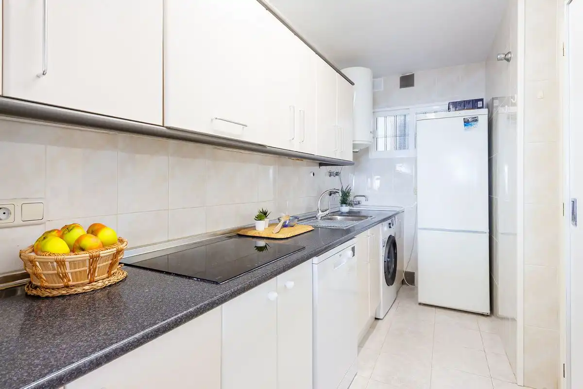 Cocina de Apartamento de alquiler en Almuñécar con Terraza y Amueblado