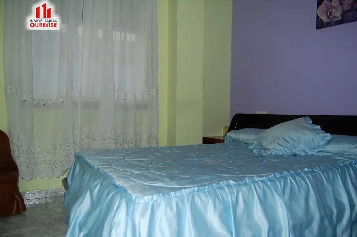 Habitación de Casa o chalet en venta en Ourense Capital  con Jardín privado, Trastero y Amueblado