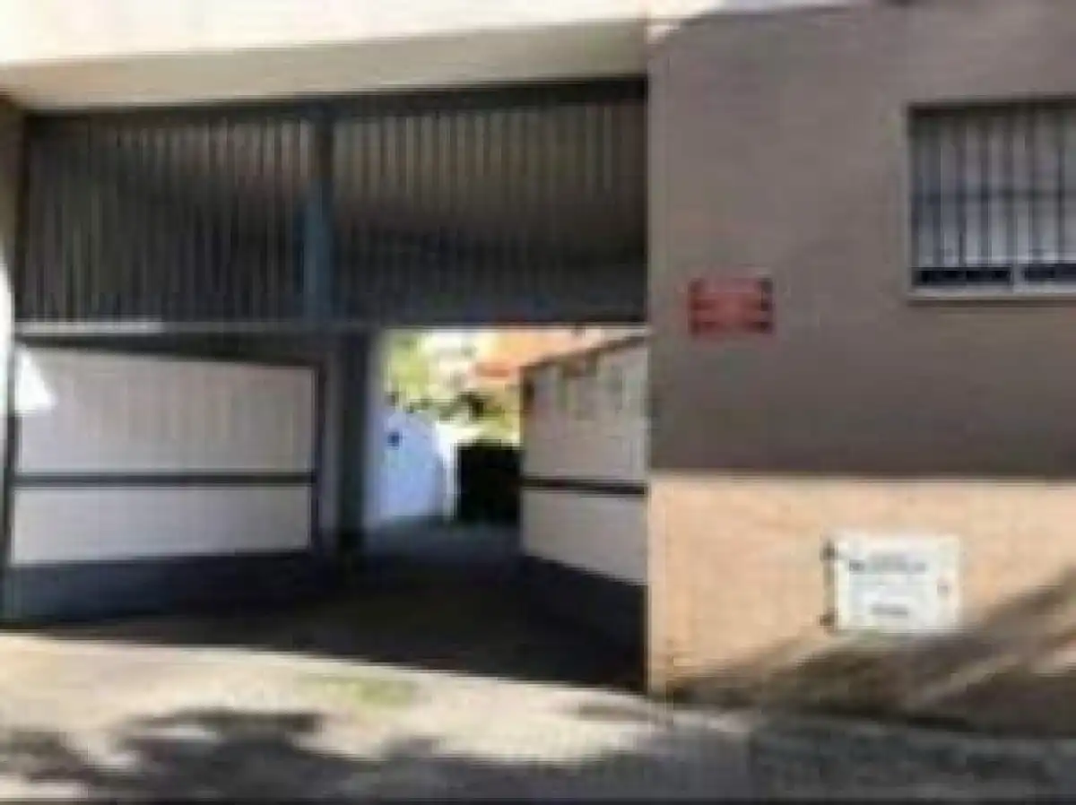 Garaje de alquiler en Calle PIRINEOS, 5, La Calzada - La Florida