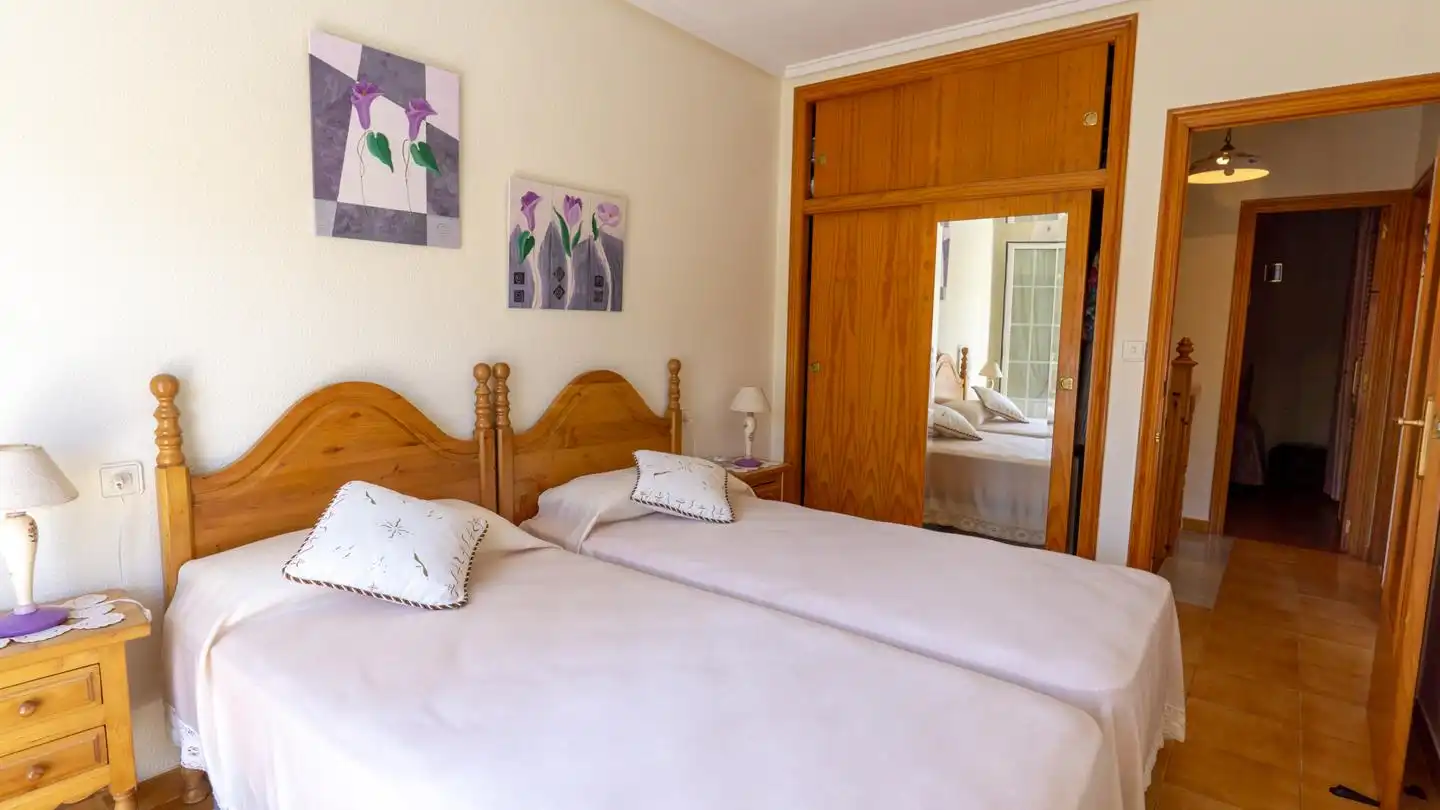 Habitación de Casa adosada en venta en Santa Pola con Terraza, Piscina y Amueblado