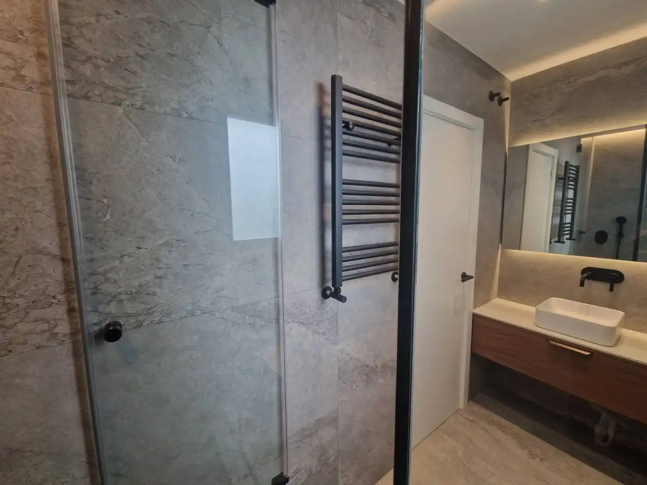 Badezimmer von Wohnung zum Verkauf in Madrid mit Klimaanlage, Heizung und Terrasse