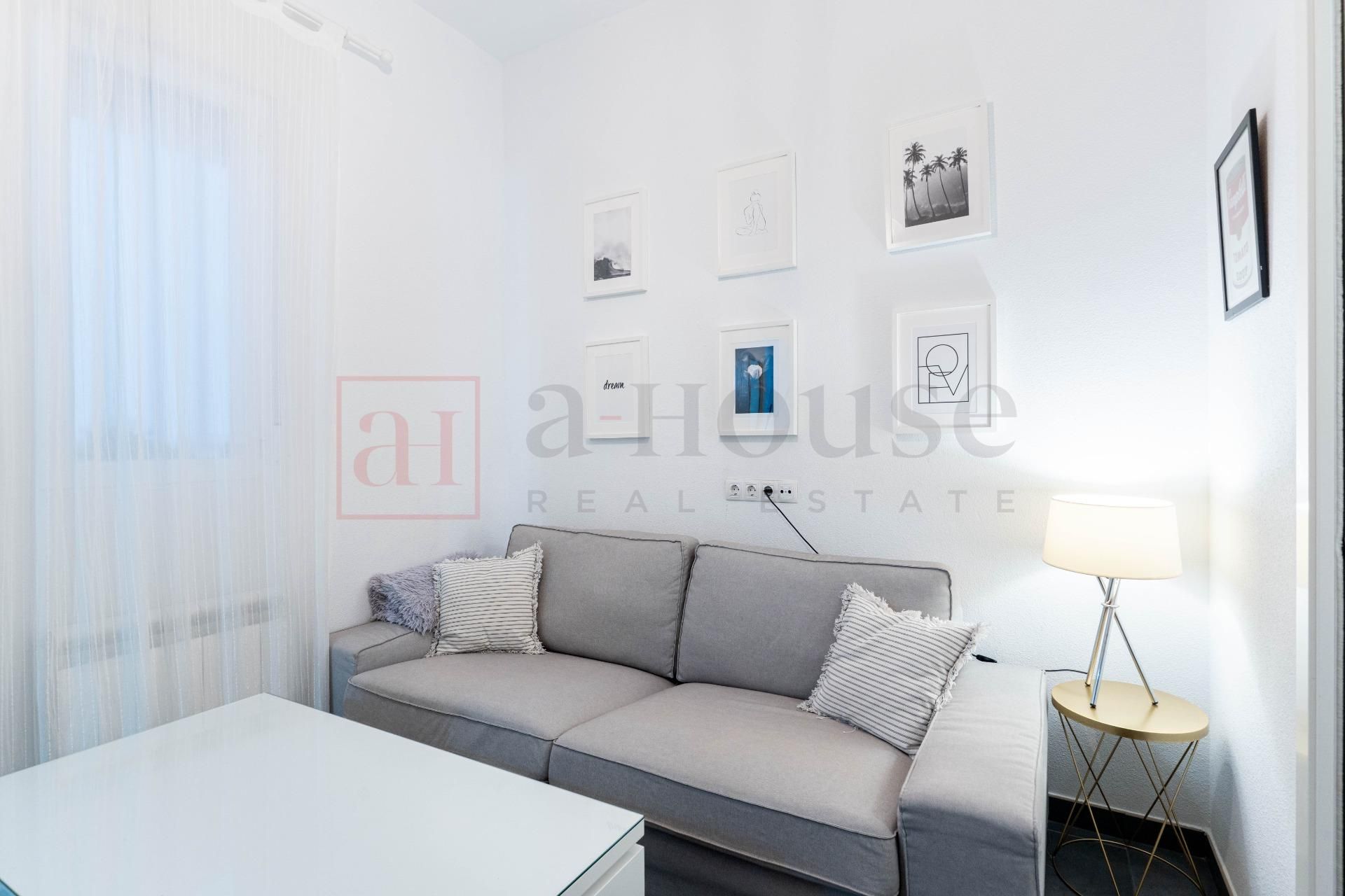 Living room of Premises for sale in  Madrid Capital  with Furnished