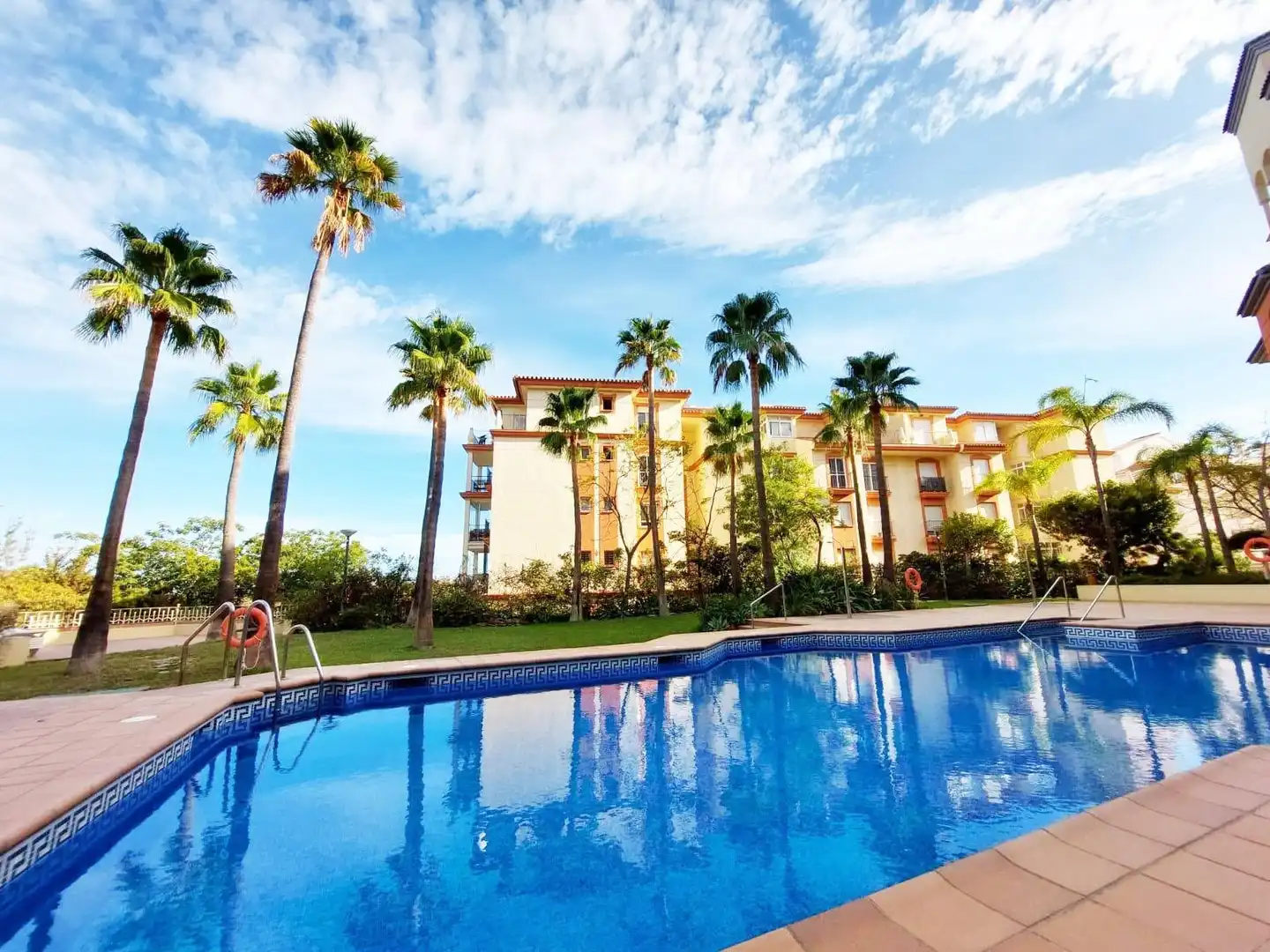 Piso con piscina en venta en GANDHI, imagen 2
