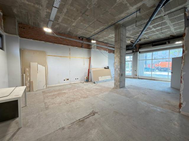 Local comercial en Venta en Avinguda del Maresme en Almeda - El Corte Inglés
