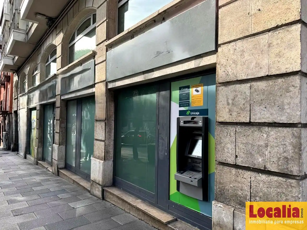 Locale commerciale in vendita a Casimiro Sainz, imagen 2