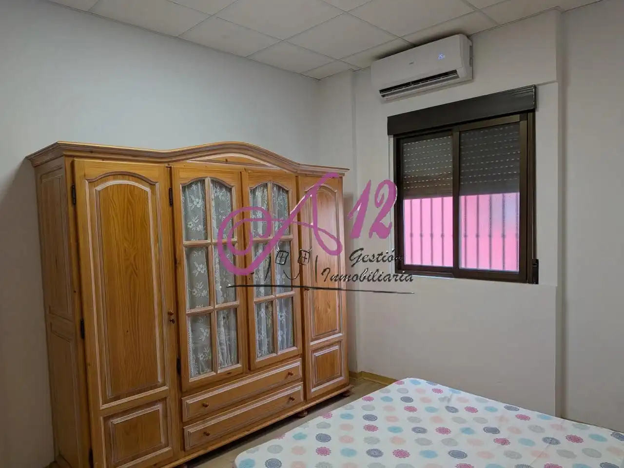 Habitación de Planta baja de alquiler en Valencia con Aire acondicionado y Amueblado