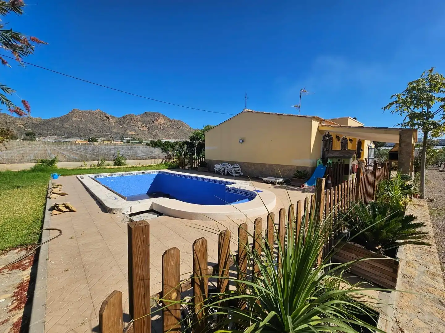 Piscina de Casa o xalet en venda en Águilas amb Jardí privat, Terrassa i Traster