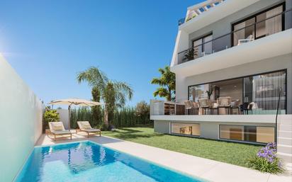 Jardí de Casa adosada en venda en Estepona amb Aire condicionat, Terrassa i Piscina