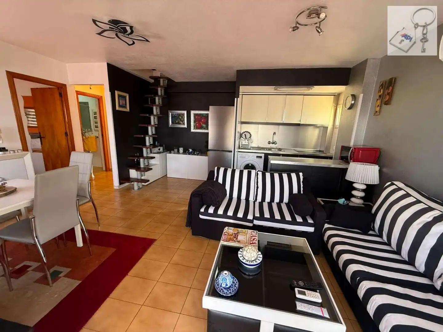 Sala d'estar de Apartament en venda en Torrevieja amb Aire condicionat, Terrassa i Moblat