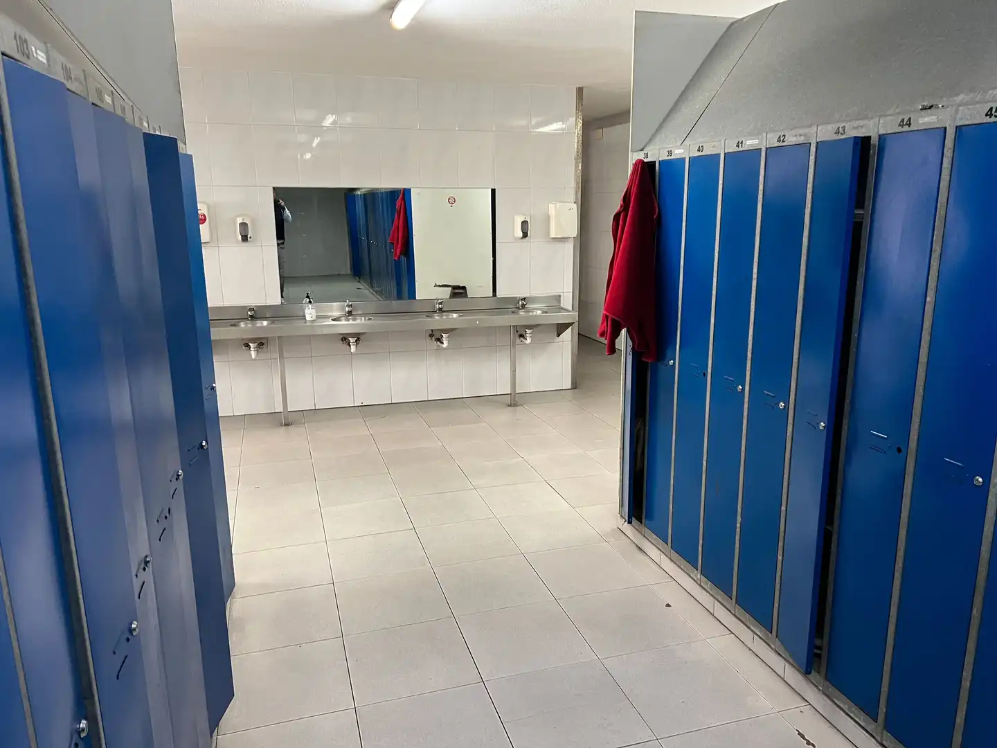 Baño de Nave industrial de alquiler en Sarria