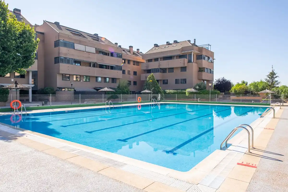 Piscina de Àtic en venda en Pozuelo de Alarcón amb Aire condicionat, Calefacció i Jardí privat