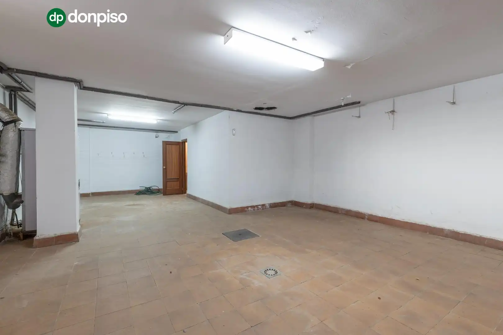 Einfamilien-Reihenhaus zum Verkauf in Granada mit Heizung, Terrasse und Abstellraum
