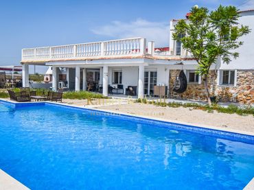 Casa rústica amb piscina en venda a Partida realengo