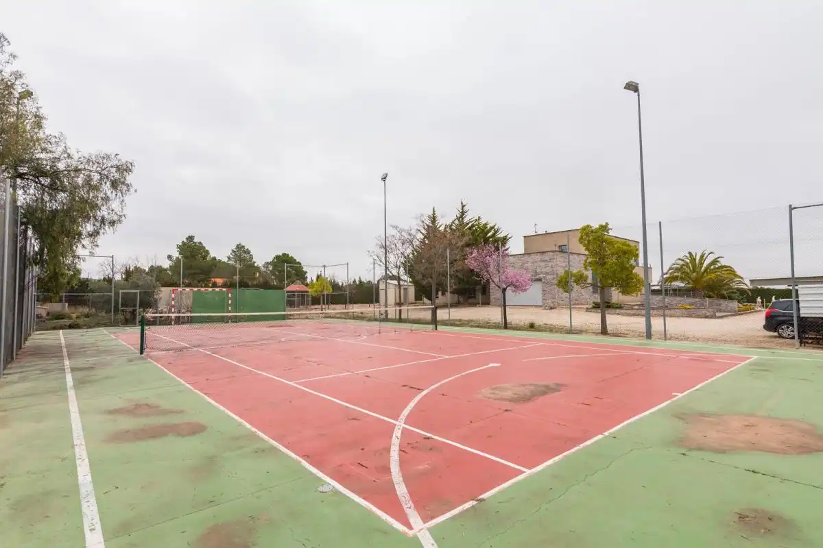 Aparcament de Casa o xalet en venda en Yecla amb Aire condicionat, Calefacció i Jardí privat