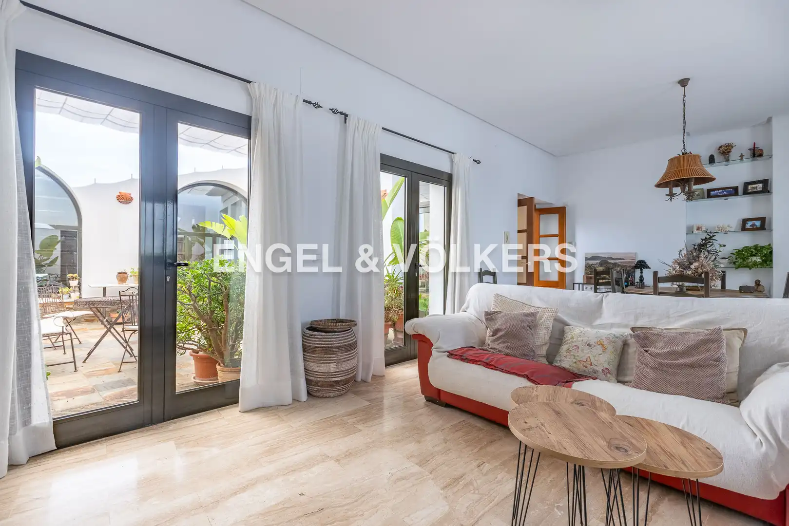 Vista exterior de Casa o xalet en venda en El Puerto de Santa María amb Aire condicionat, Calefacció i Terrassa