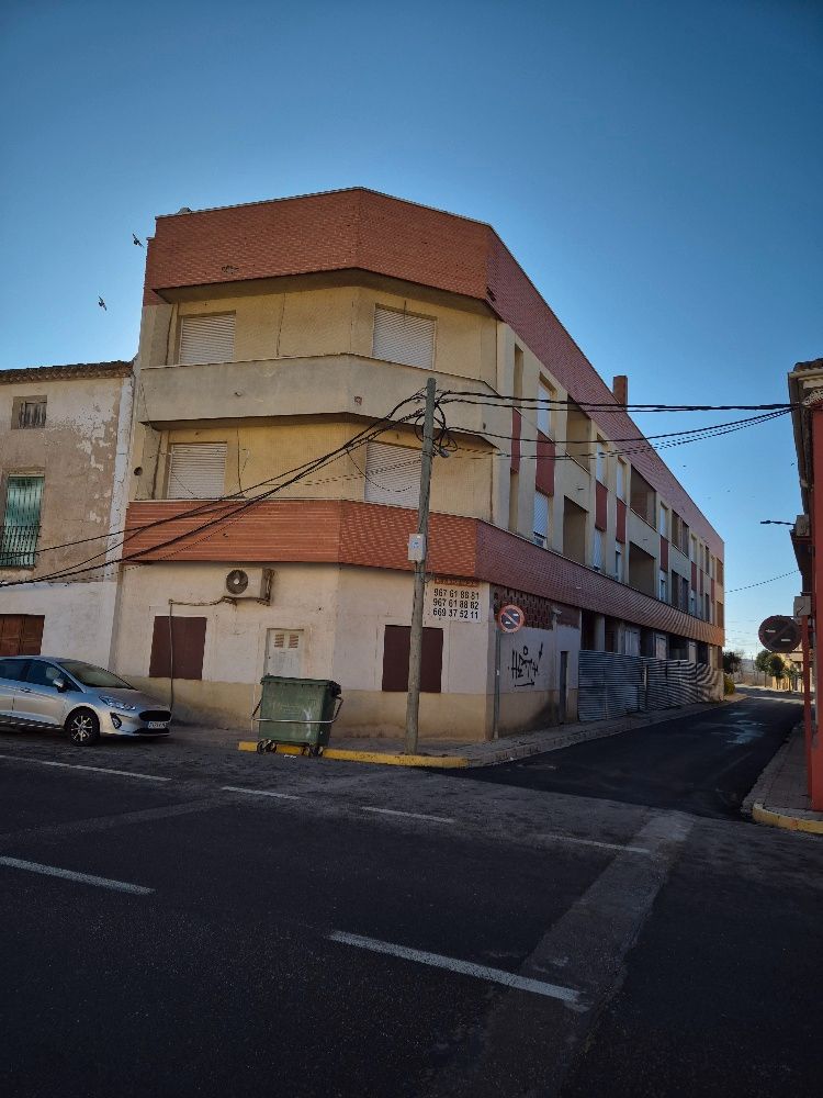 Vista exterior de Edifici en venda en Casas-Ibáñez