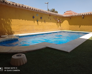 Piscina de Casa adosada en venda en Ciudad Real Capital amb Aire condicionat, Calefacció i Terrassa