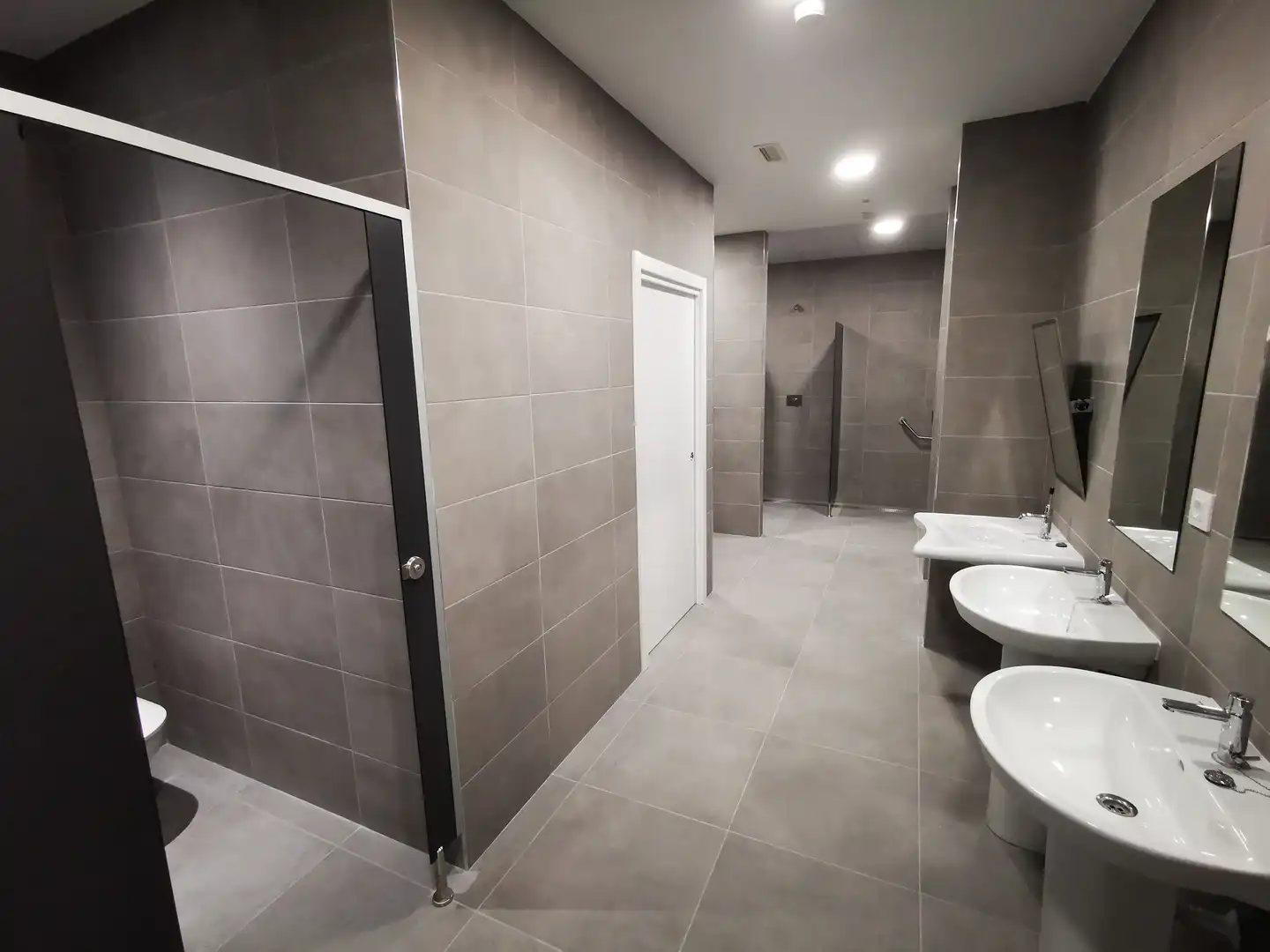 Bathroom of Industrial buildings for rent in Madrid  with Heating and Alarm