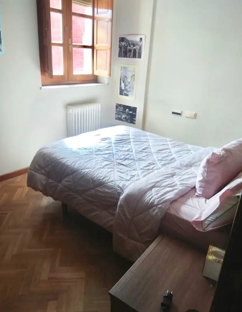 Bedroom of Flat for rent in Salamanca  with Heating, Parquet flooring and Furnished