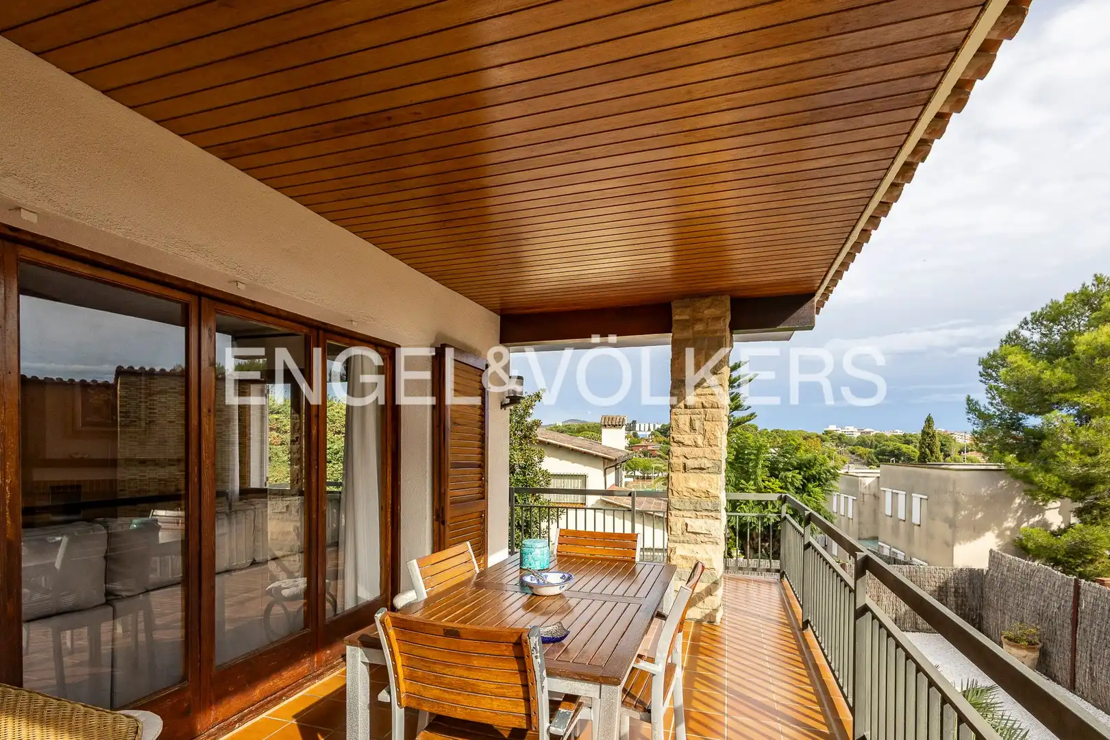 Terraza de Casa o chalet en venta en Vilanova i la Geltrú con Aire acondicionado, Calefacción y Jardín privado