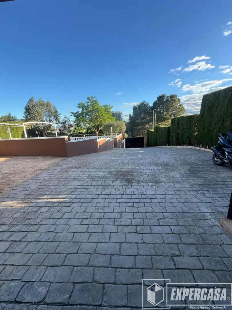 Villa con piscina in vendita a Urbanización LOS LAGOS/ALGINET 1009, imagen 18
