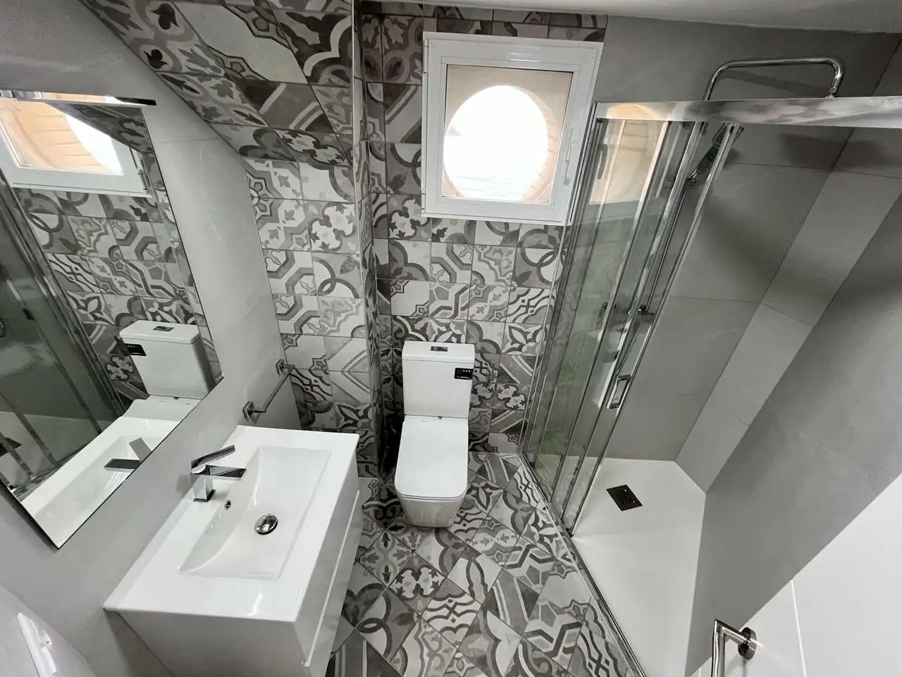 Baño de Apartamento en venta en Alicante / Alacant con Aire acondicionado, Terraza y Amueblado