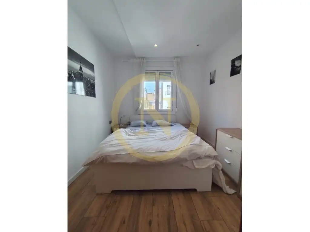 Piso en venta en Carrer de Pujós, Collblanc