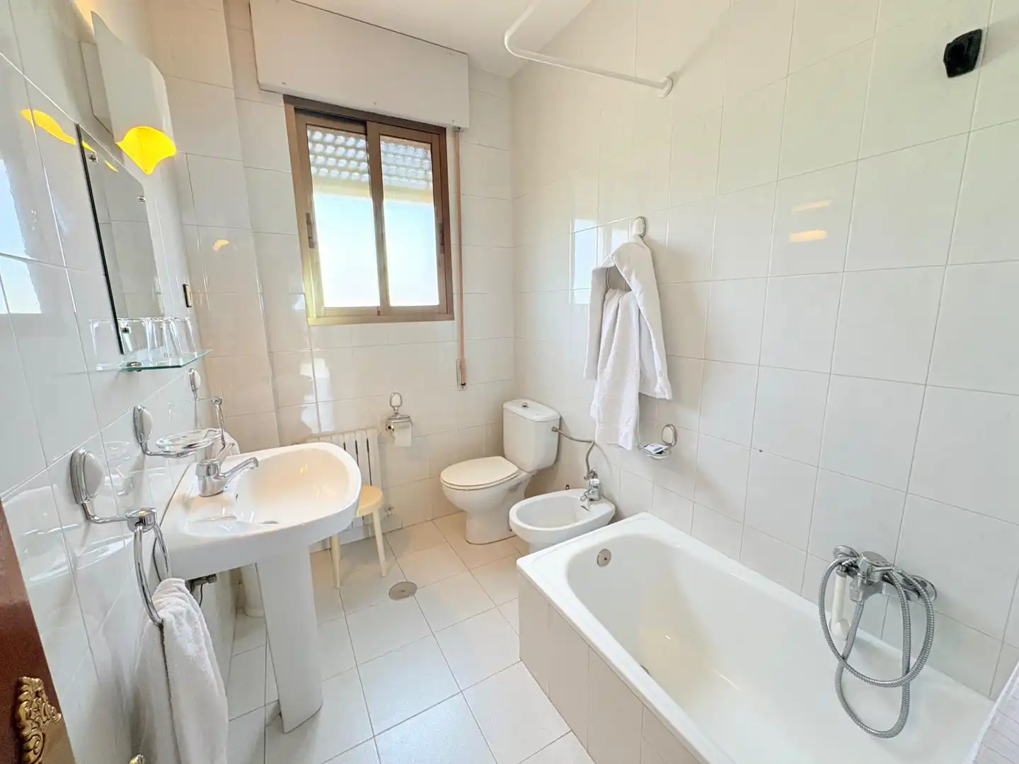 Badezimmer von Gebäude zum Verkauf in Carracedelo