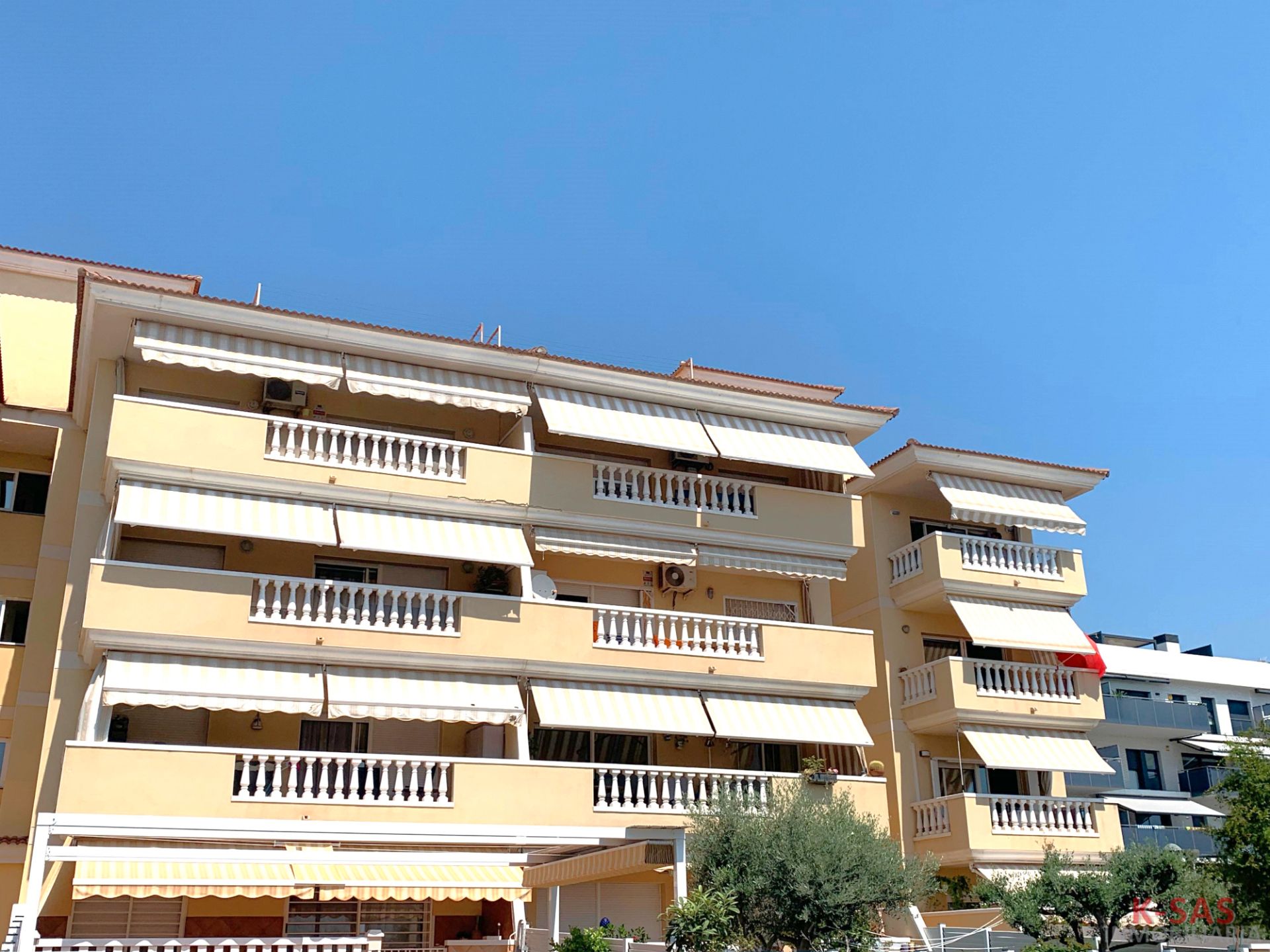 Vista exterior de Planta baja en venta en Cunit con Calefacción, Jardín privado y Terraza