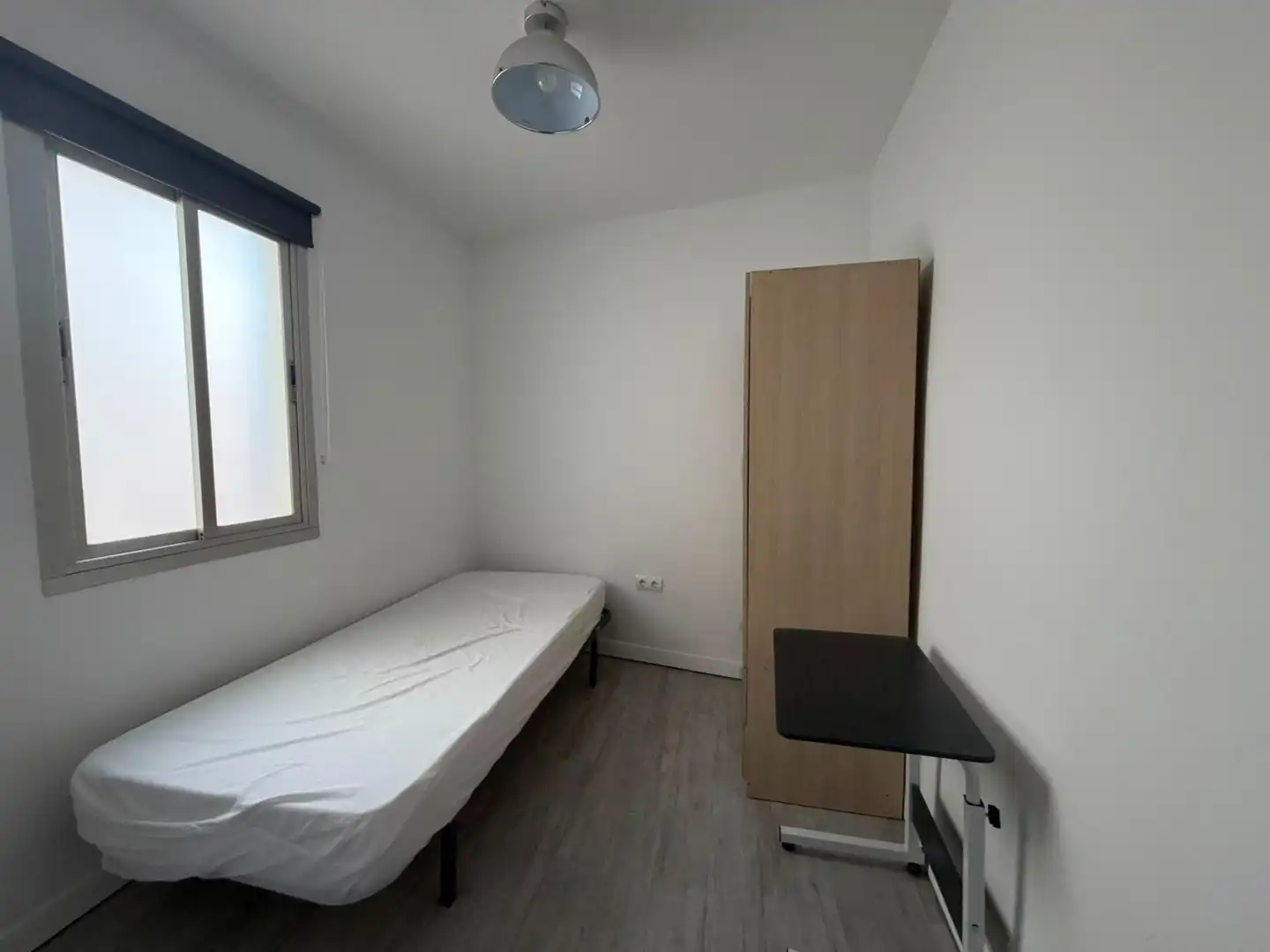 Habitación de Piso de alquiler en Córdoba con Aire acondicionado, Trastero y Amueblado