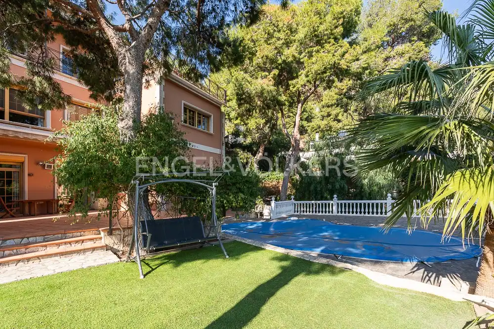 Vista exterior de Casa o xalet en venda en Sagunto / Sagunt amb Calefacció, Jardí privat i Parquet